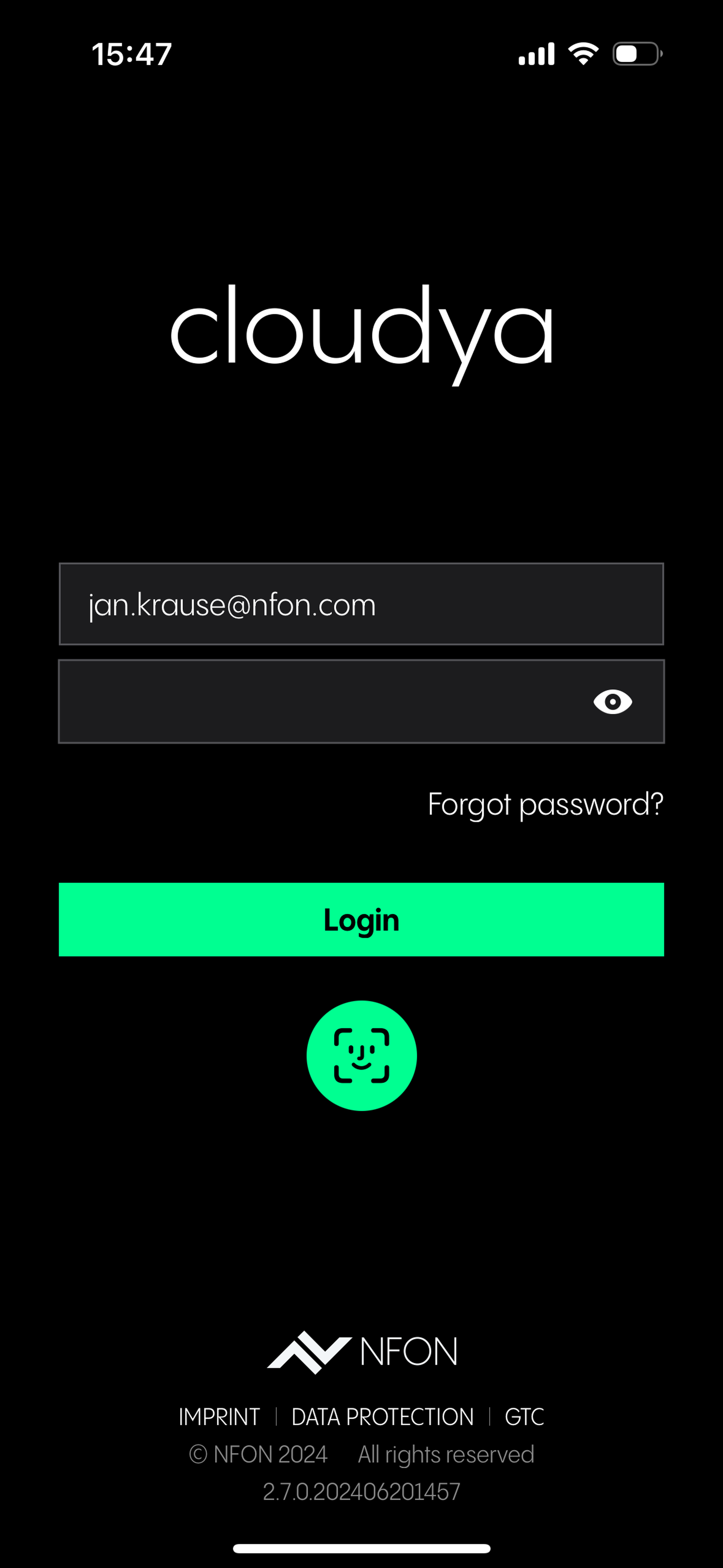 cloudya_mobile_app_ios_logging_in.png
